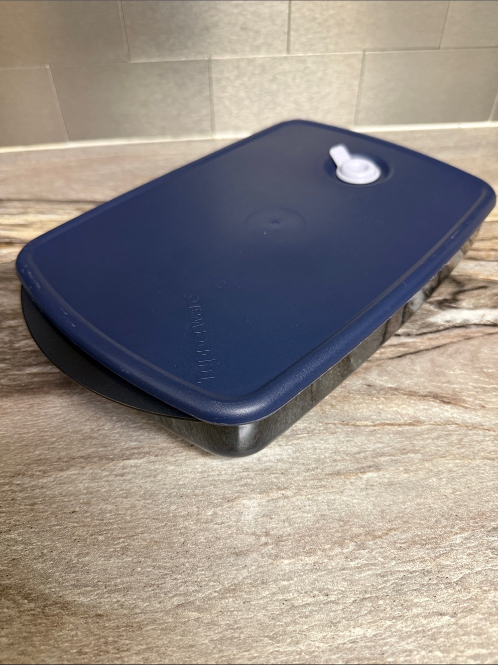 Tupperware Vent n Serve rectangle